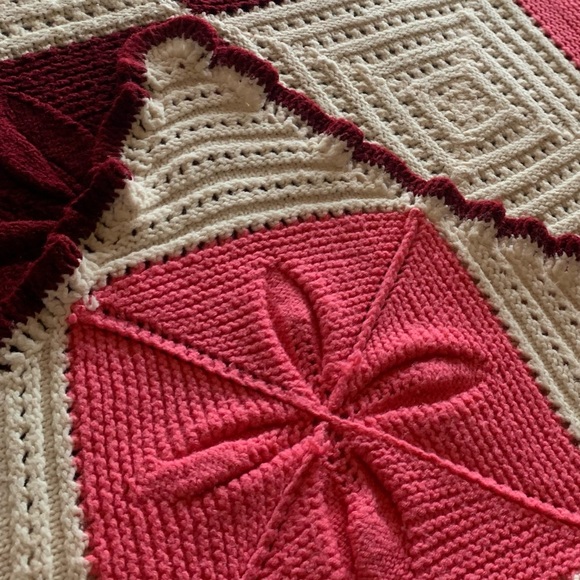 HAND CROCHETED ‘Leaf Mottled’ Afghan  NEVER USED! - Picture 2 of 8